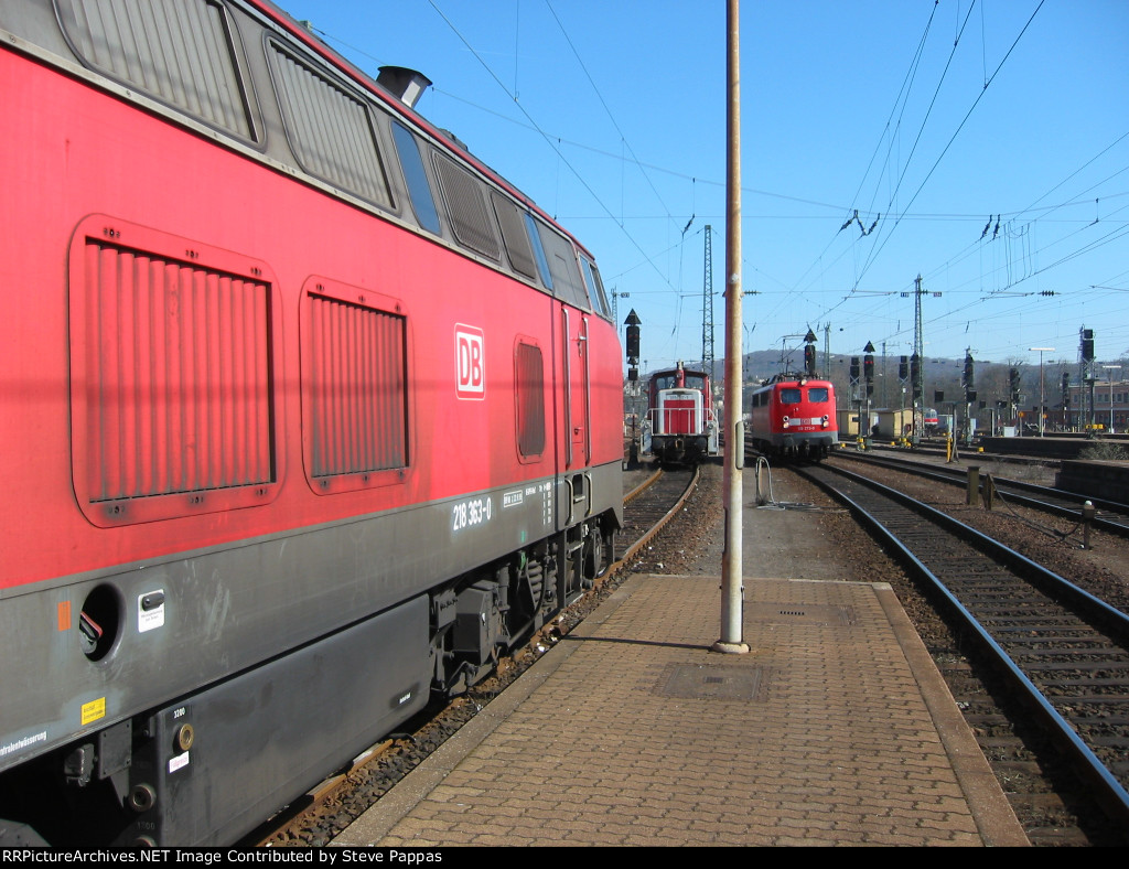 DB 218 363-0 with a 363 class switcher and a 110 class electric